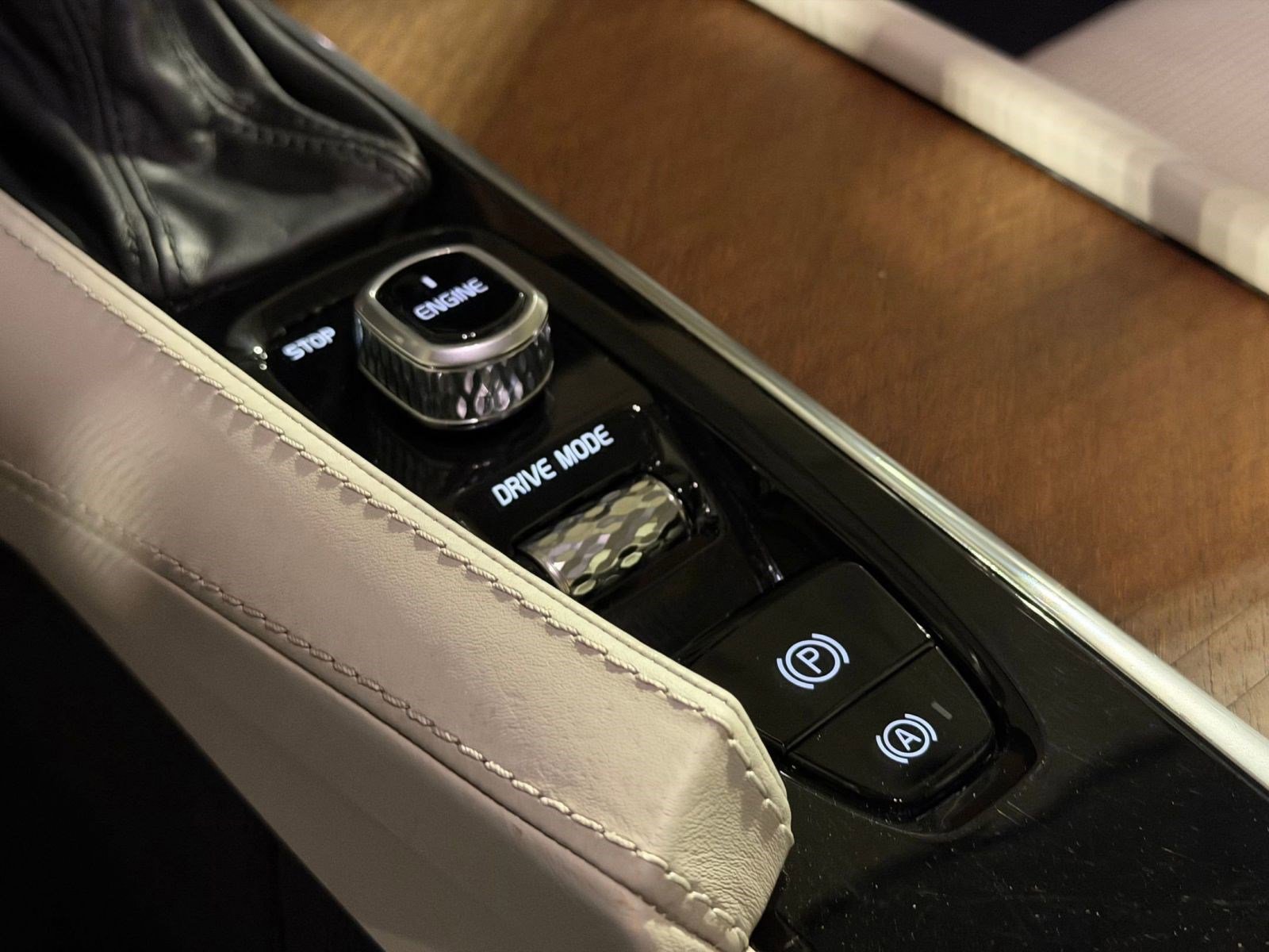 Used 2017 Volvo S90 T6 Inscription w/ Vision Package image 22