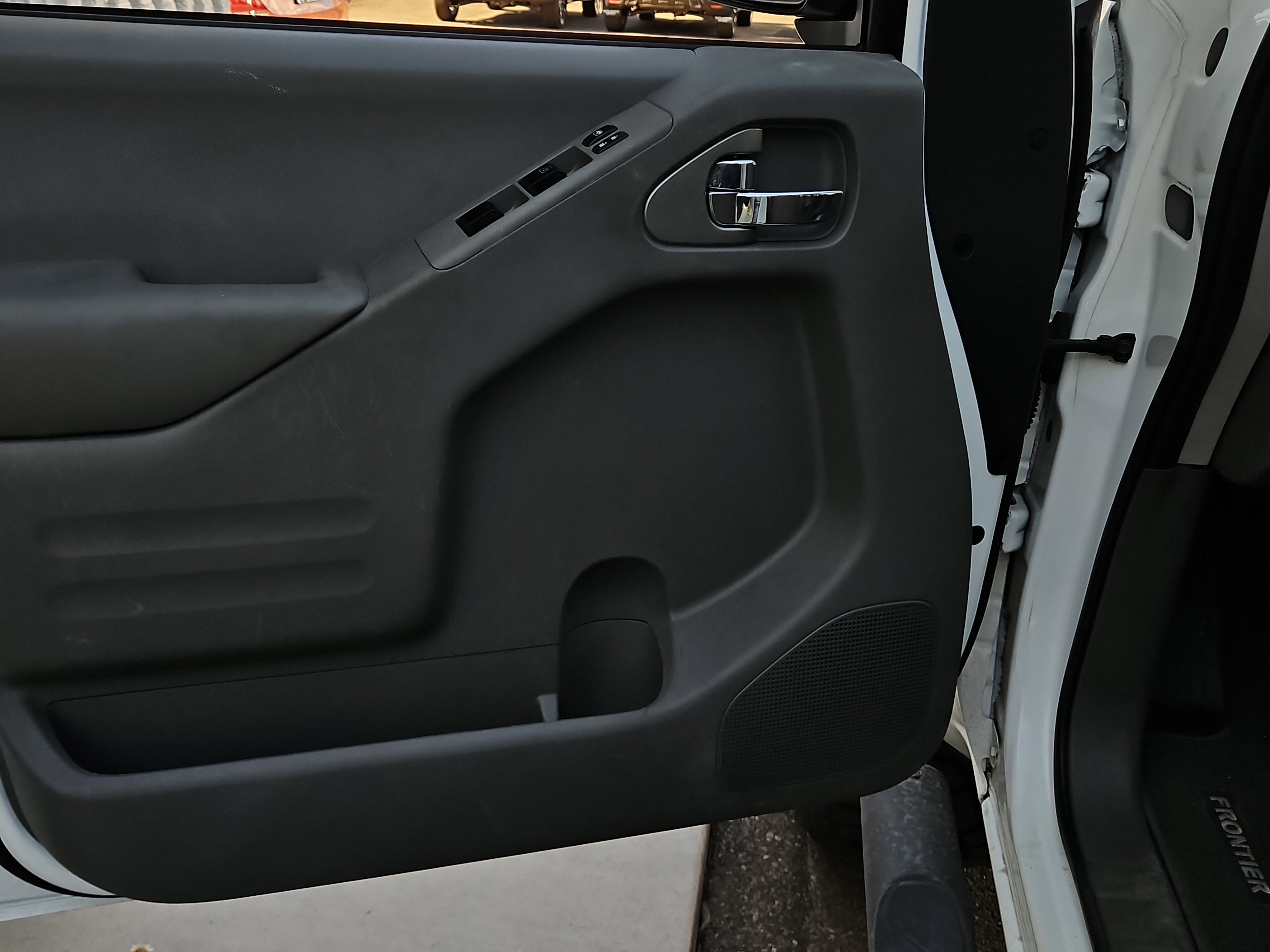 Used 2020 Nissan Frontier SV image 4