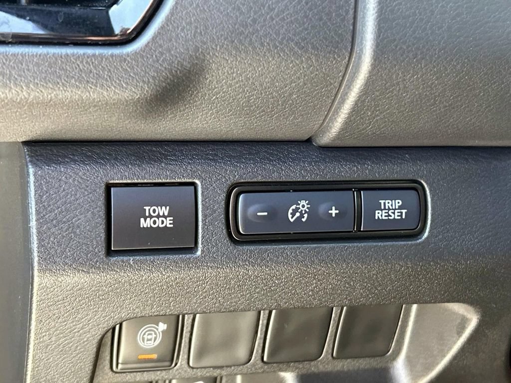 Used 2025 Nissan Frontier PRO-4X AWD/4WD image 19