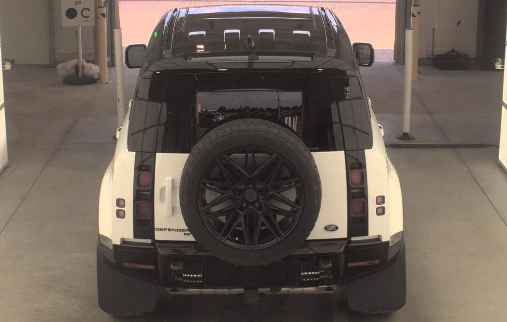Used 2023 Land Rover Defender 110 X-Dynamic SE AWD/4WD image 6