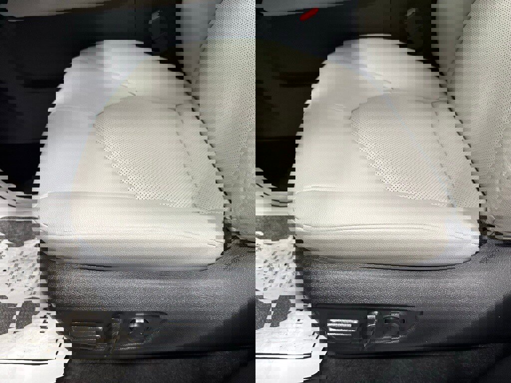 Used 2025 Toyota Grand Highlander AWD image 14