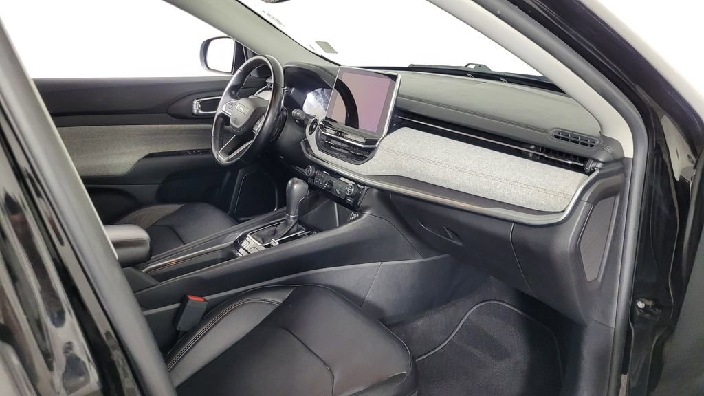 Used 2022 Jeep Compass Latitude image 34