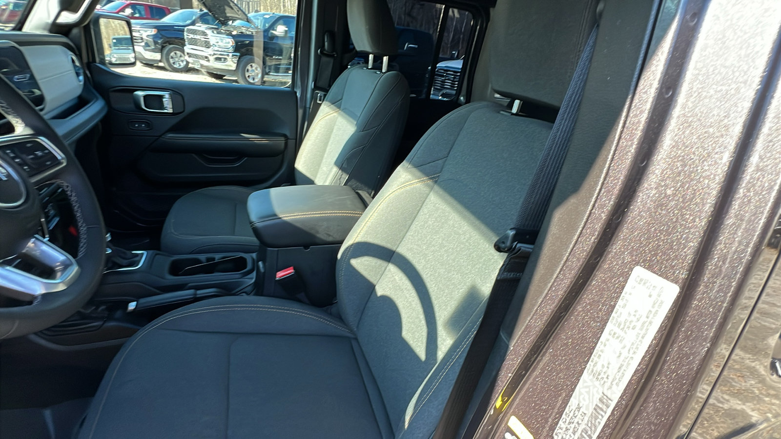 Used 2025 Jeep Wrangler Sahara 4xe w/ Safety Group AWD/4WD image 17