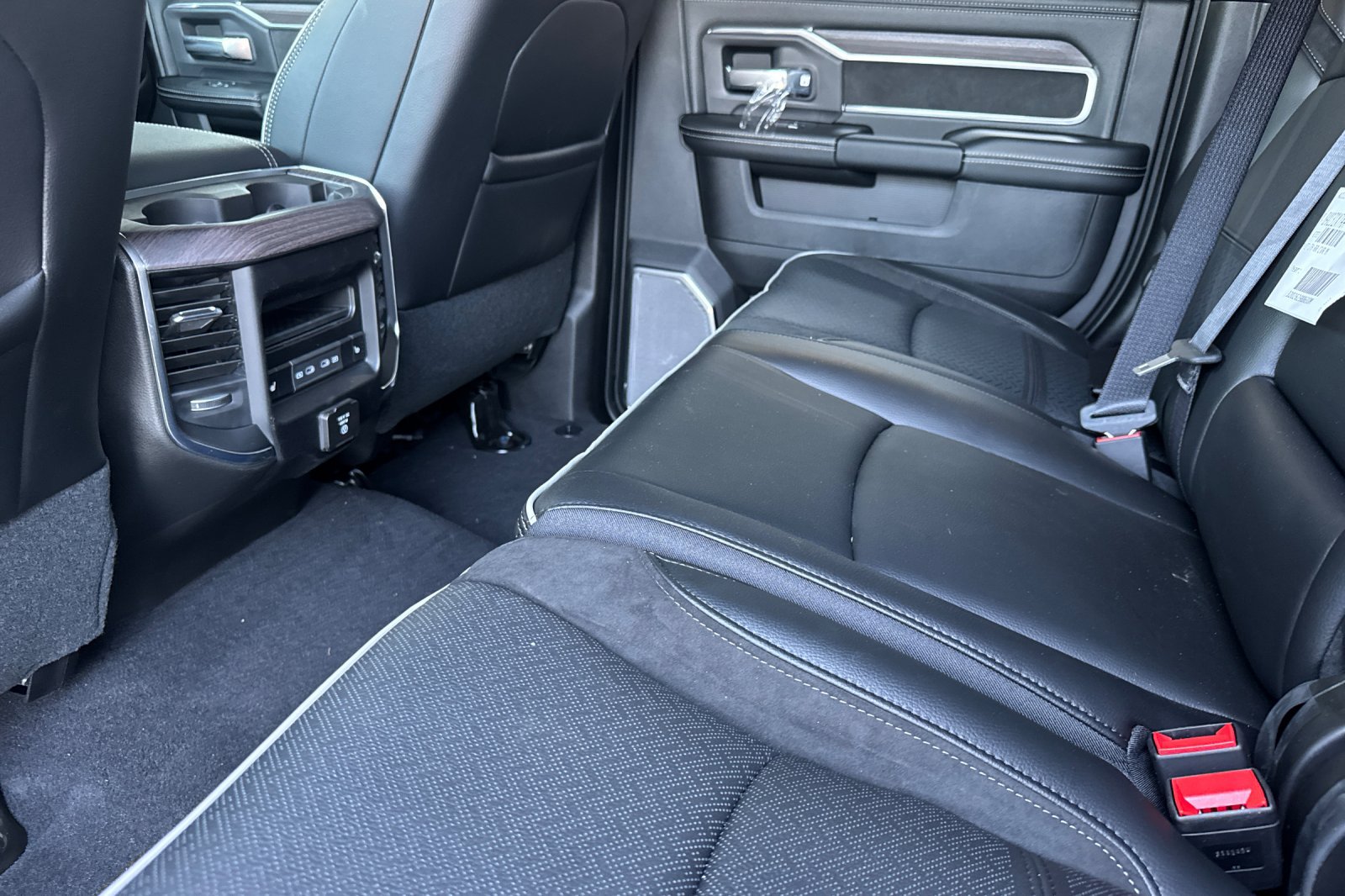 New 2027 RAM 3500 Laramie AWD/4WD image 11
