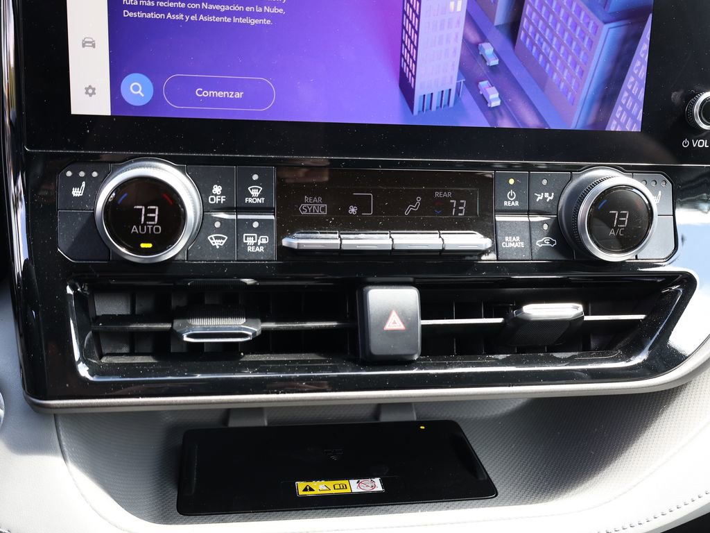 Used 2023 Toyota Highlander XLE FWD image 29