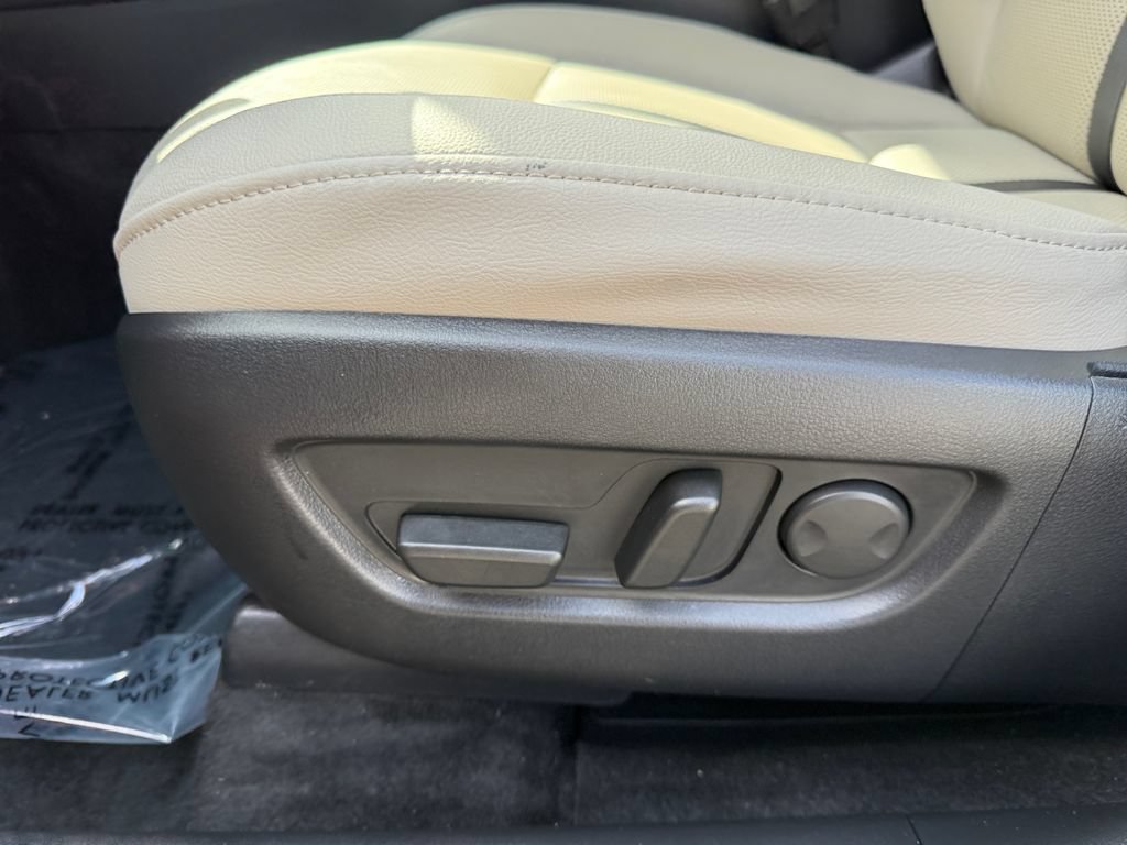 Used 2025 MAZDA CX-90 Plug-In Hybrid w/ Preferred AWD/4WD image 10