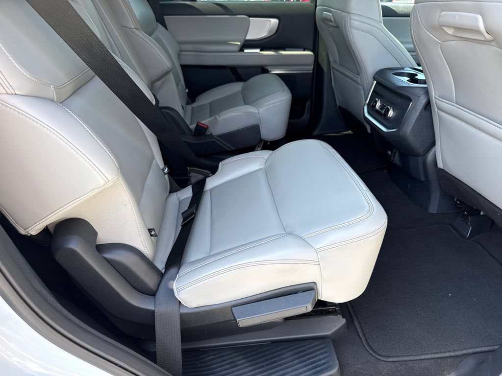 Used 2025 Ford Expedition Active AWD/4WD image 15