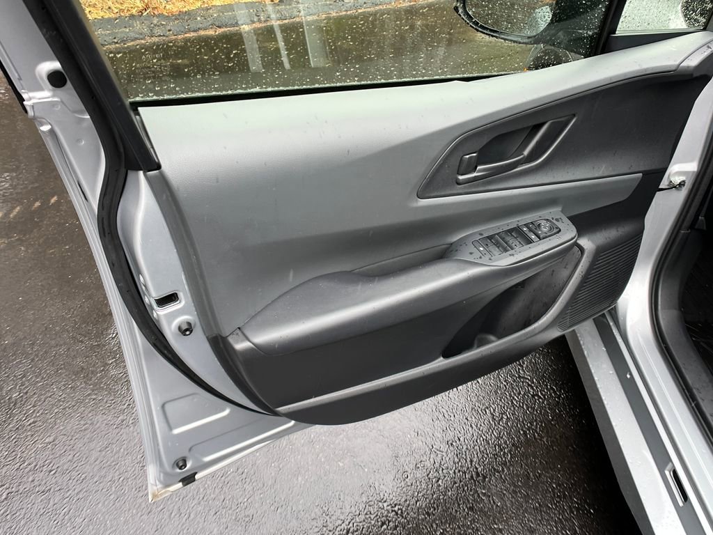Used 2025 Toyota Prius LE FWD image 11