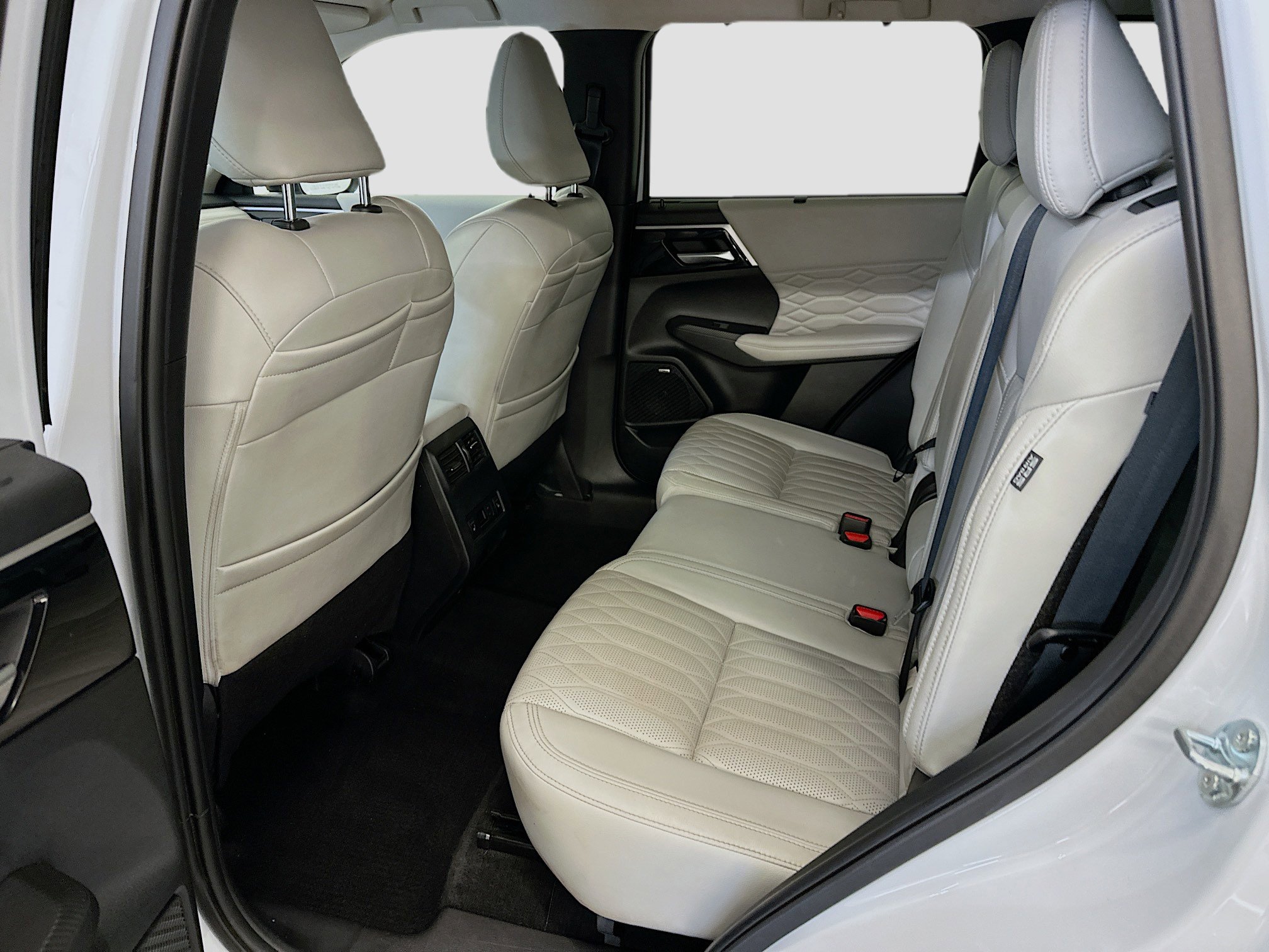 Used 2025 Mitsubishi Outlander SEL AWD/4WD image 30