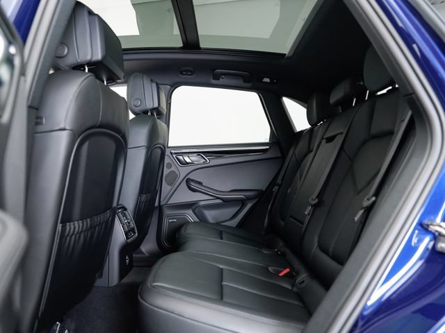 Certified 2025 Porsche Macan AWD/4WD image 25