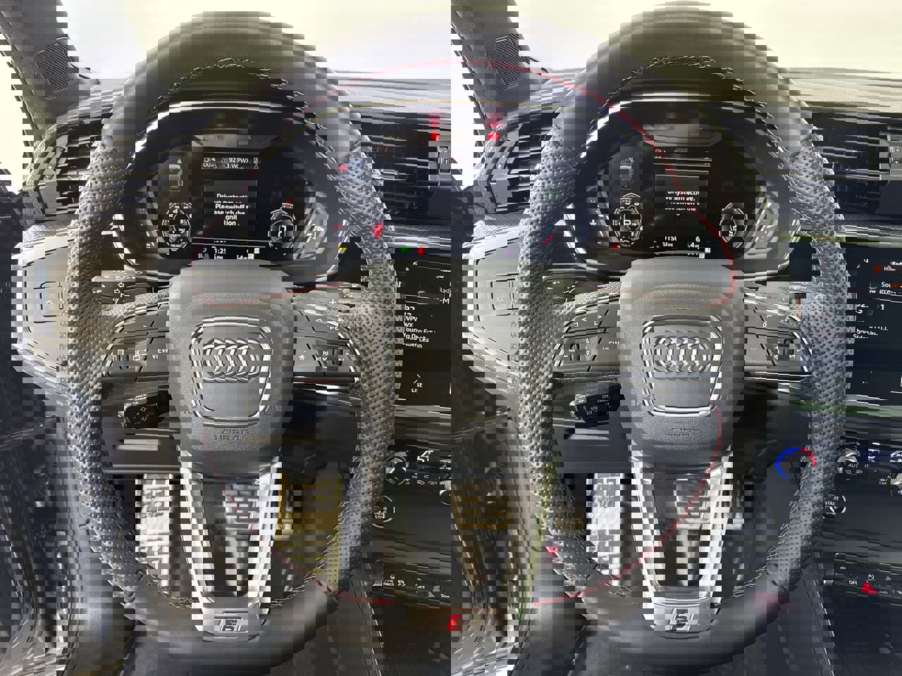 Used 2025 Audi Q3 2.0T Premium Plus w/ Premium Plus Package image 19