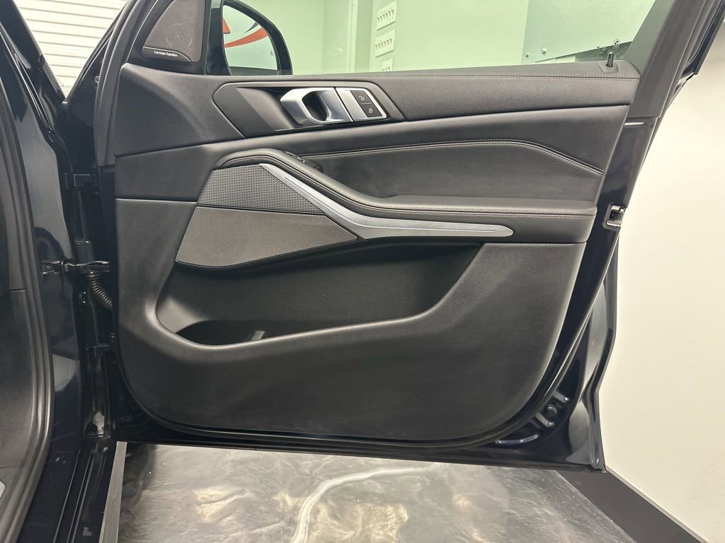 Used 2020 BMW X5 xDrive40i w/ M Sport Package image 10