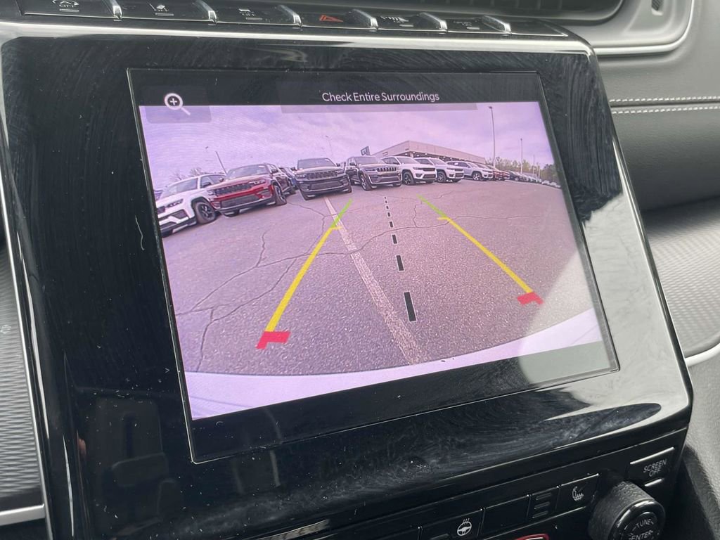 Certified 2025 Jeep Grand Cherokee Altitude image 37