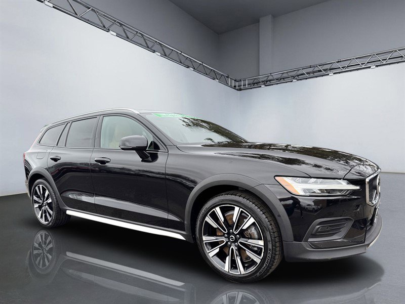 Used 2020 Volvo V60 T5 Cross Country w/ Protection Package Premier image 8