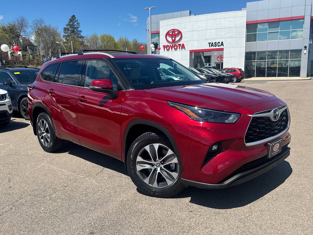 Used 2022 Toyota Highlander XLE