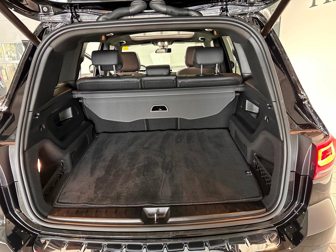 Used 2023 Mercedes-Benz GLB 250 4MATIC image 32