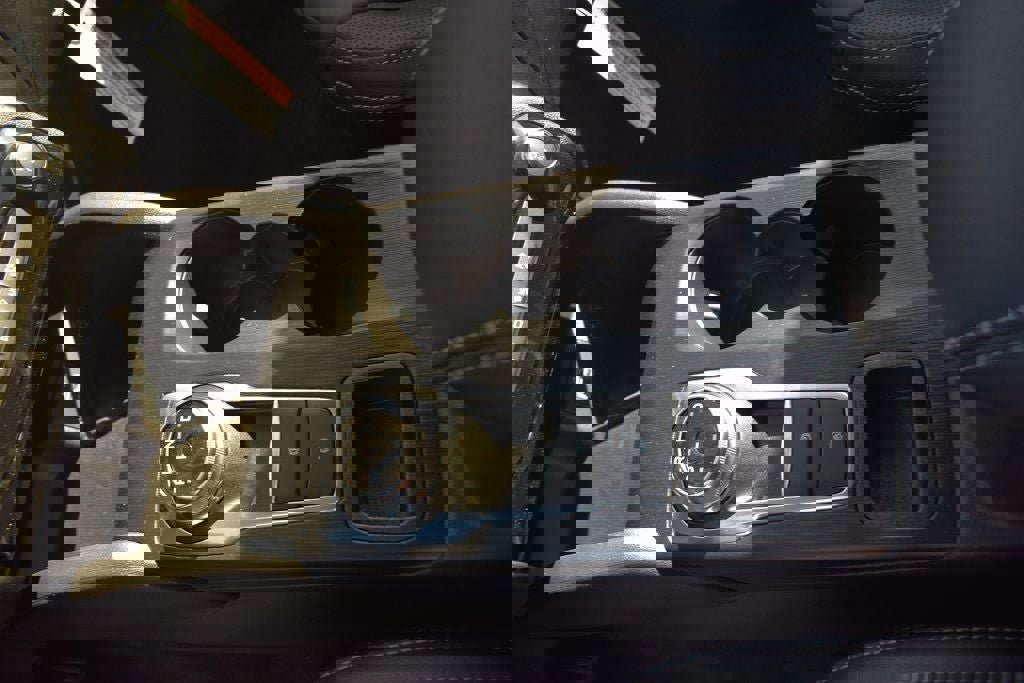 New 2025 Ford Escape SE w/ PHEV Premium Package image 18