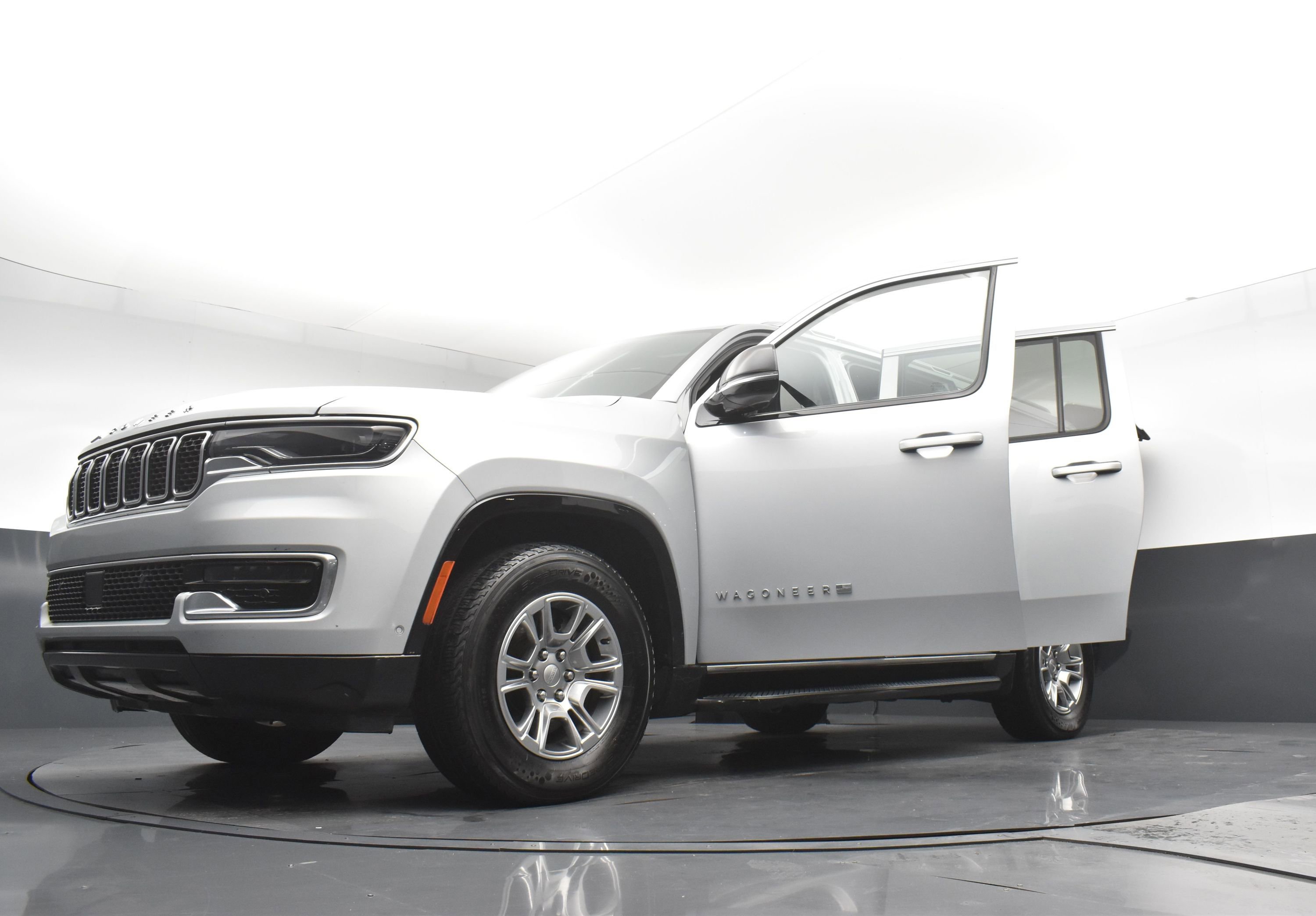 Used 2024 Jeep Wagoneer L 4WD image 36