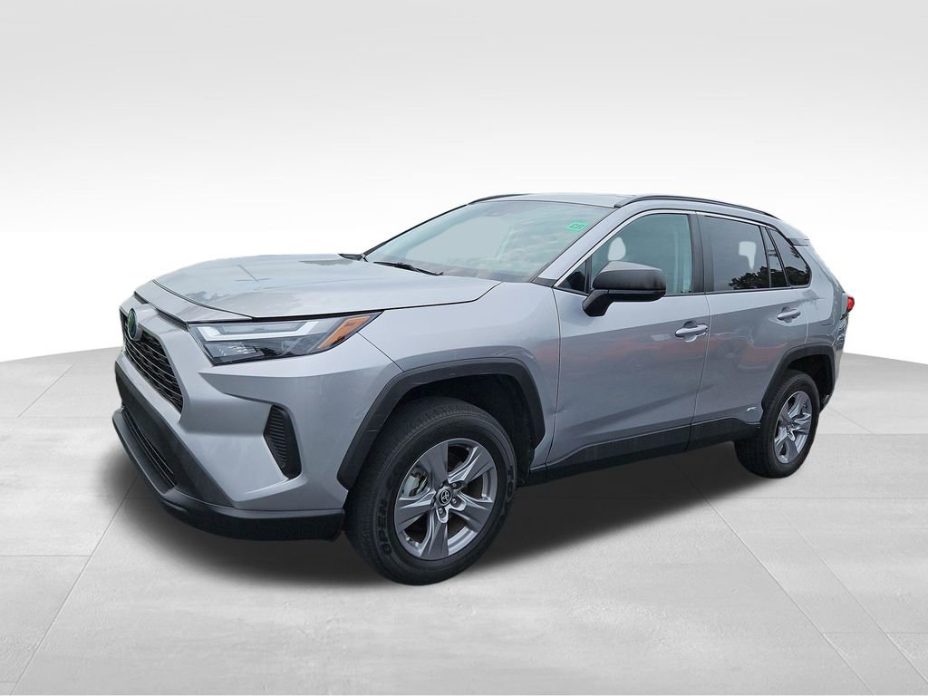 Used 2023 Toyota RAV4 LE AWD/4WD image 3