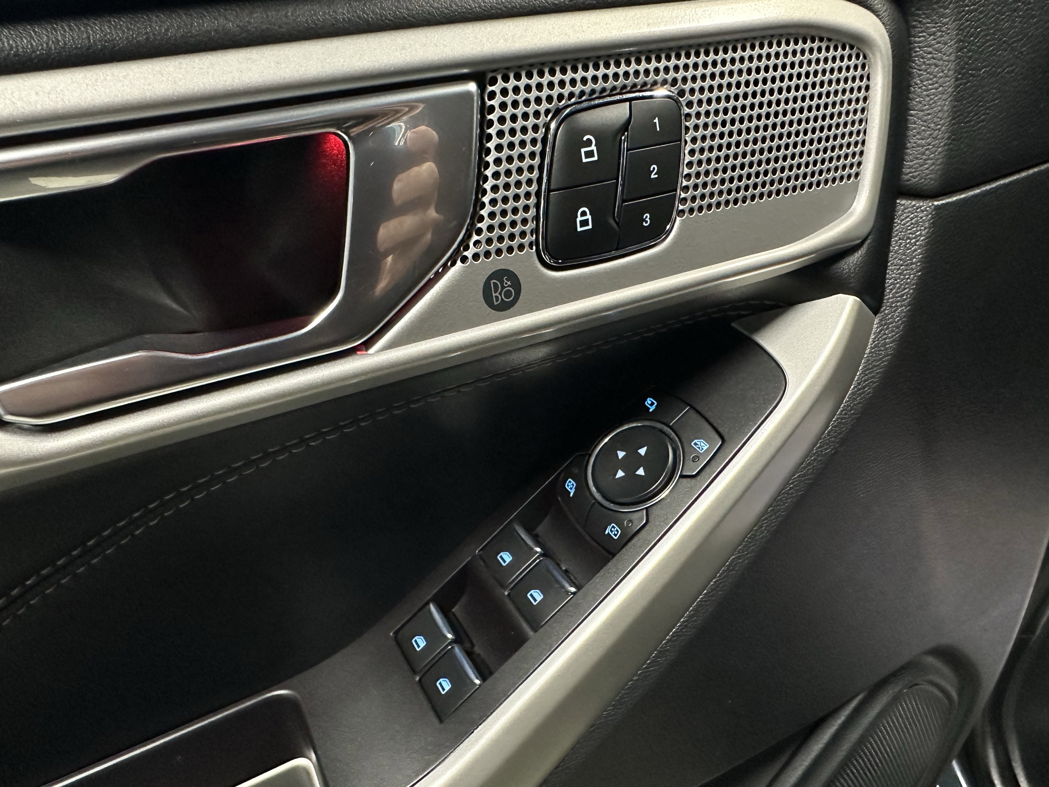 Used 2022 Ford Explorer Limited w/ Equipment Group 301A image 18