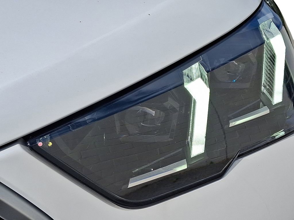 Used 2025 BMW X2 xDrive28i image 9