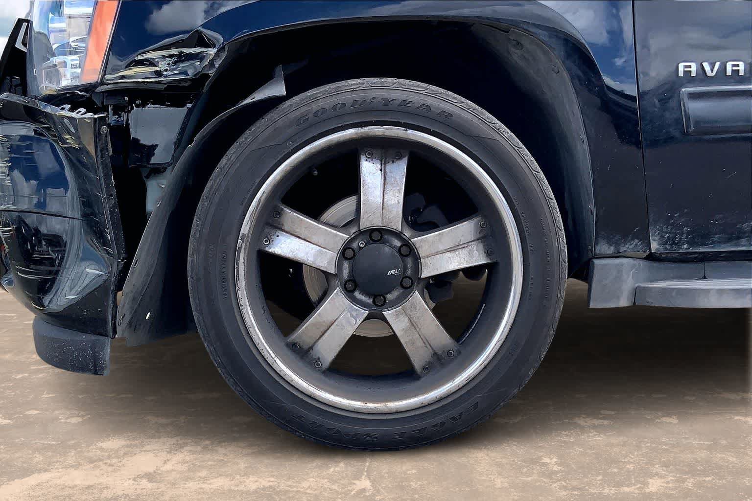 Used 2010 Chevrolet Avalanche LT RWD image 8