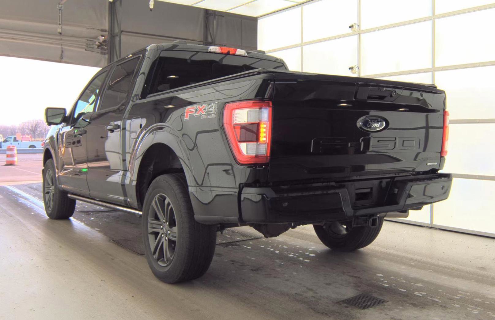 Used 2022 Ford F150 Lariat w/ Equipment Group 502A High image 9