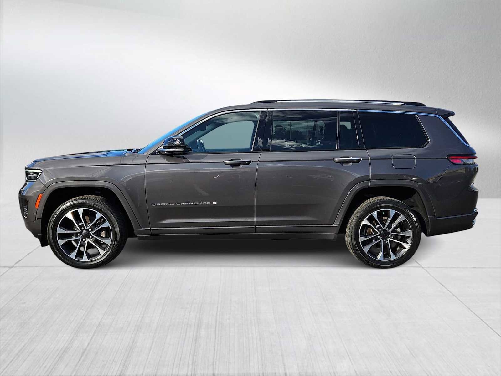 Used 2022 Jeep Grand Cherokee L Overland w/ Luxury Tech Group IV image 5