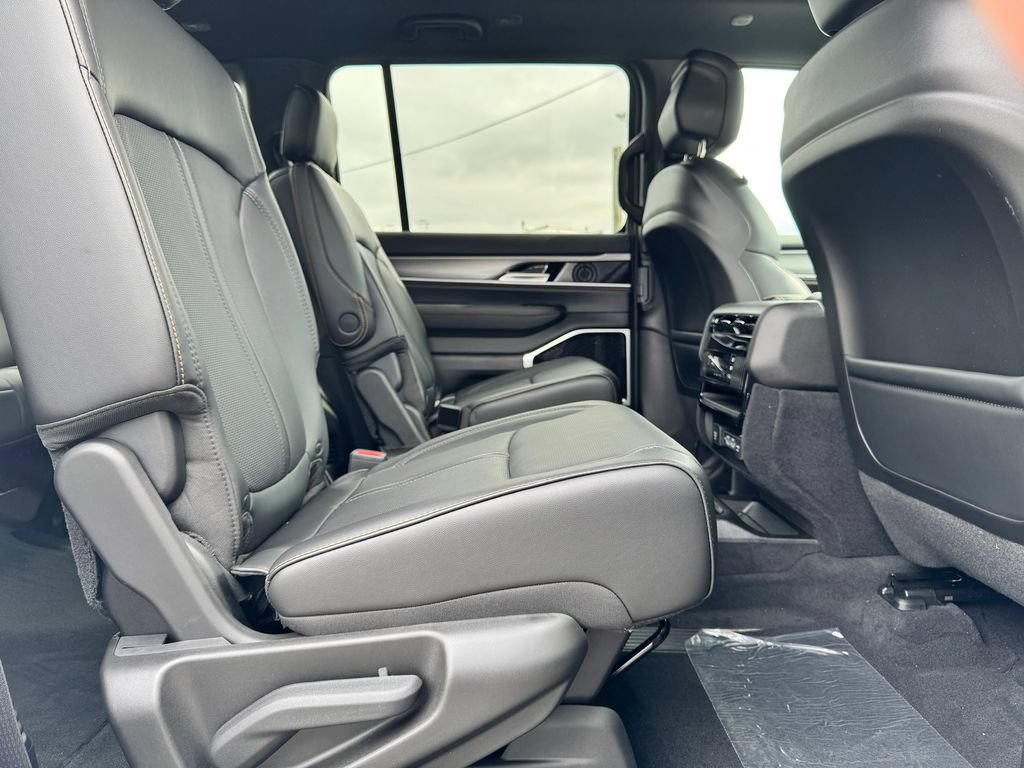 New 2026 Jeep Grand Wagoneer 4WD image 12