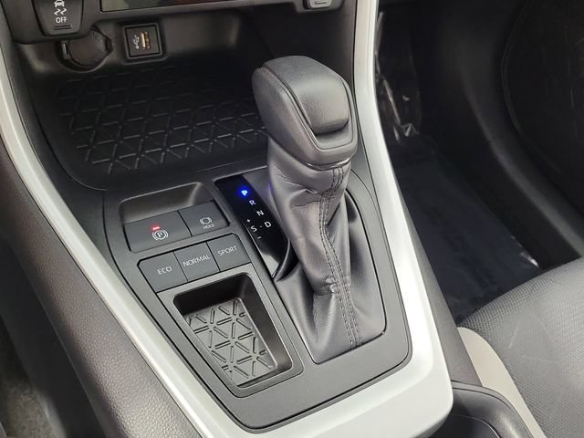 Used 2025 Toyota RAV4 XLE FWD image 30