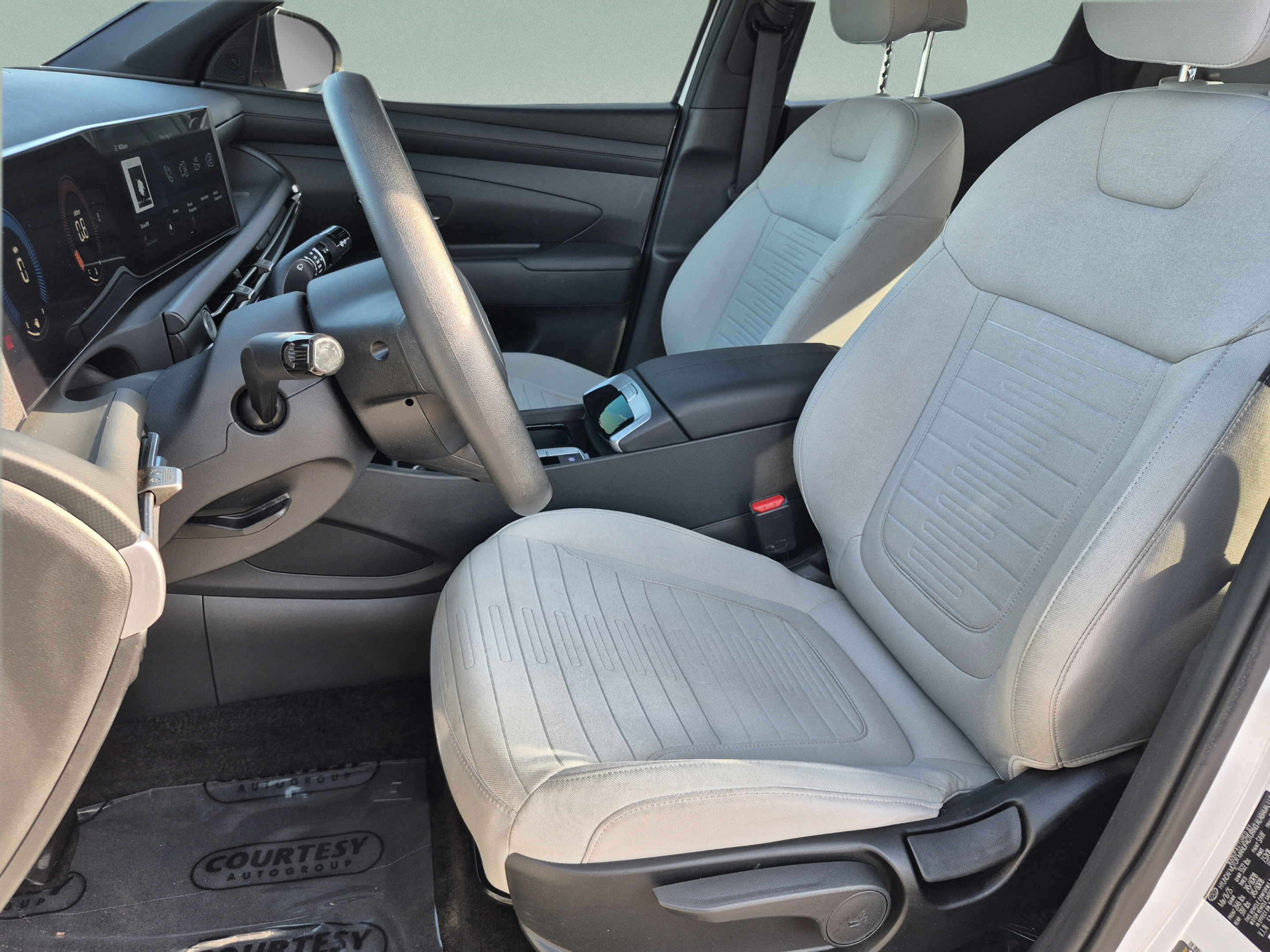 Certified 2025 Hyundai Santa Cruz SE FWD image 18