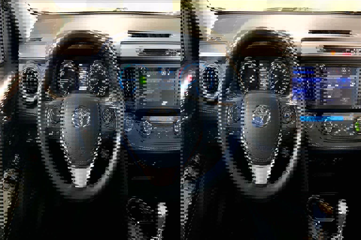 Used 2017 Toyota RAV4 Limited image 6