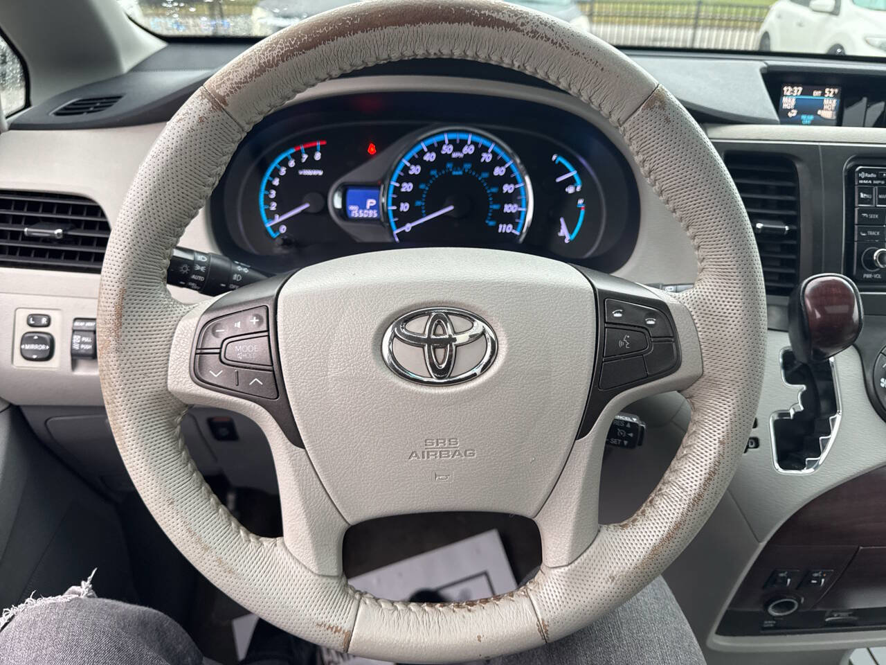 Used 2012 Toyota Sienna XLE image 11