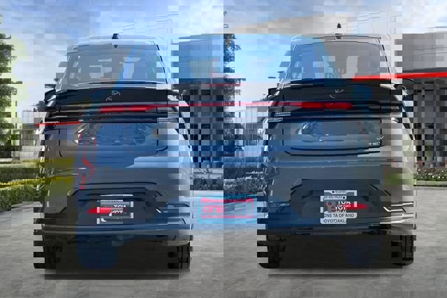 Used 2024 Toyota Prius LE image 5