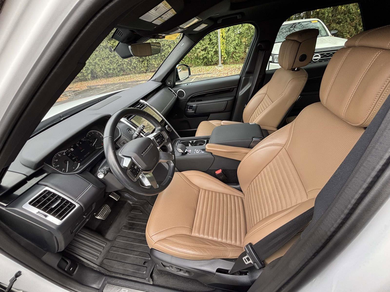 Used 2023 Land Rover Discovery S R-Dynamic image 17