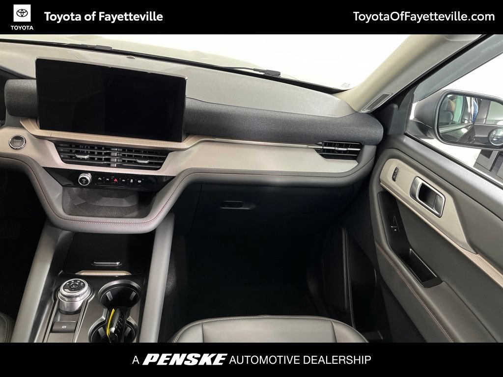 Used 2025 Ford Explorer Active w/ Active Comfort Package AWD/4WD image 19