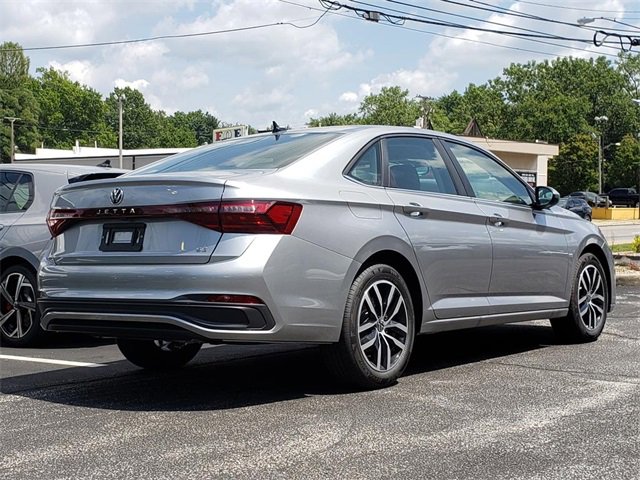 New 2025 Volkswagen Jetta SE image 3