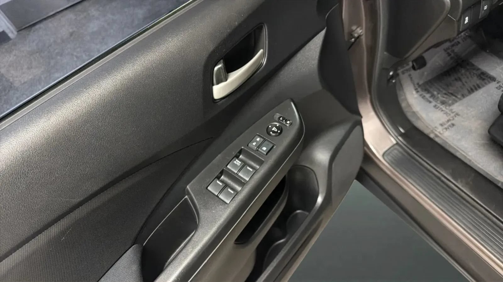 Used 2015 Honda CR-V LX image 16