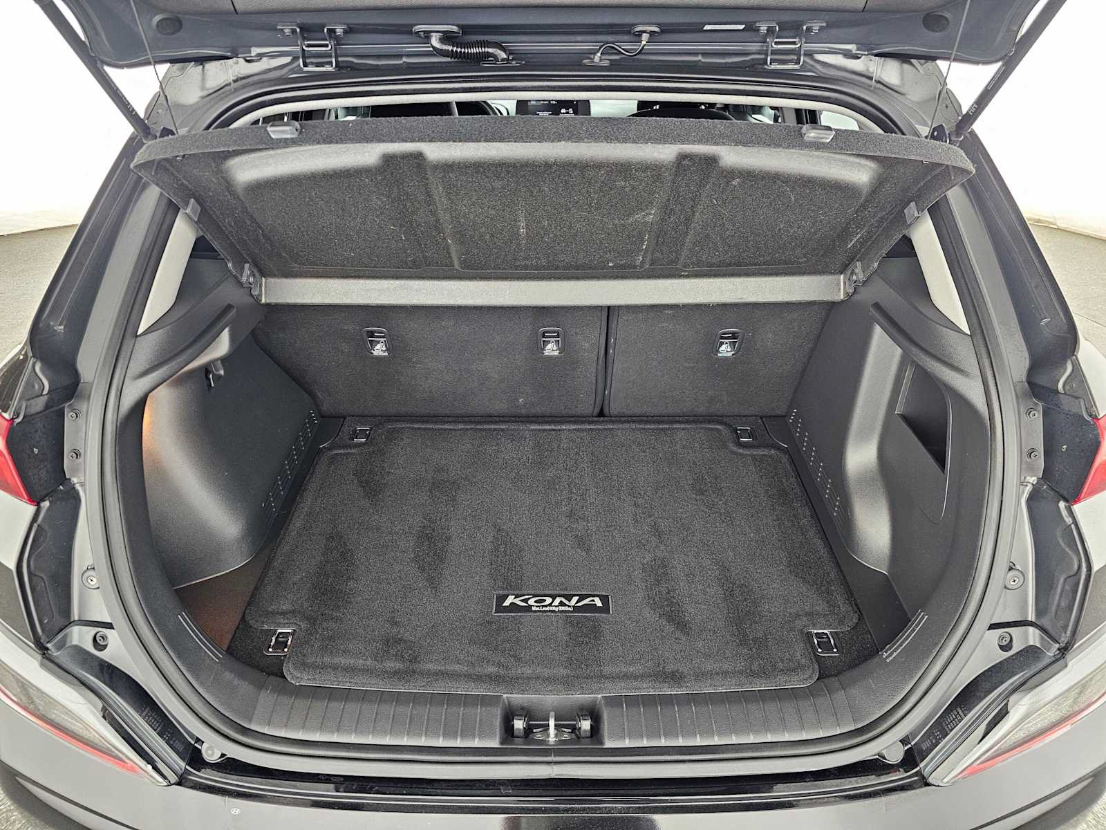 Used 2023 Hyundai Kona SE w/ Cargo Package FWD image 14