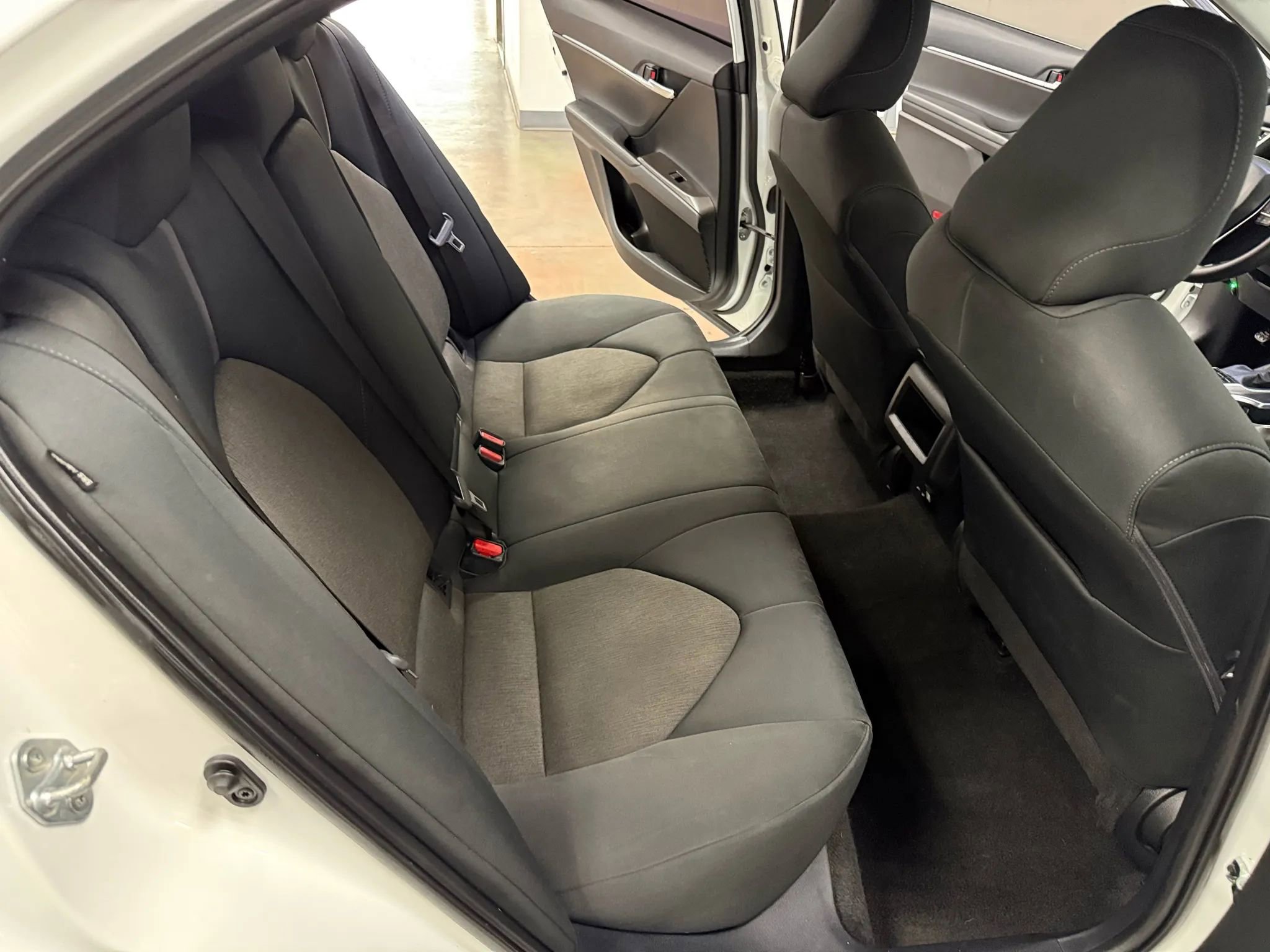 Used 2022 Toyota Camry LE image 12