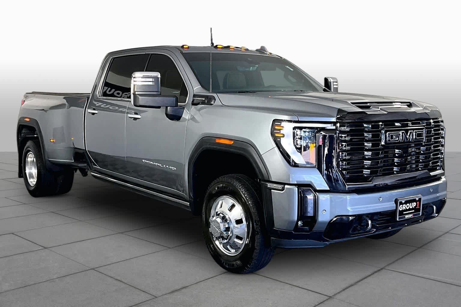 Used 2024 GMC Sierra 3500 Denali Ultimate AWD/4WD image 3