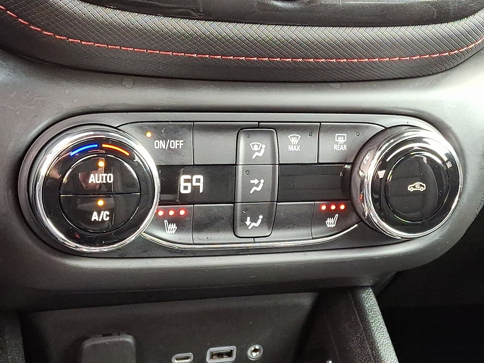 Used 2023 Chevrolet TrailBlazer RS w/ Convenience Package image 16