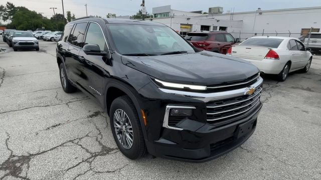 Used 2025 Chevrolet Traverse LT w/ Driver Confidence Package FWD image 4