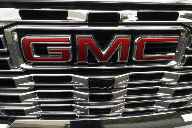 Used 2025 GMC Sierra 2500 Denali w/ Denali Reserve Package AWD/4WD image 46