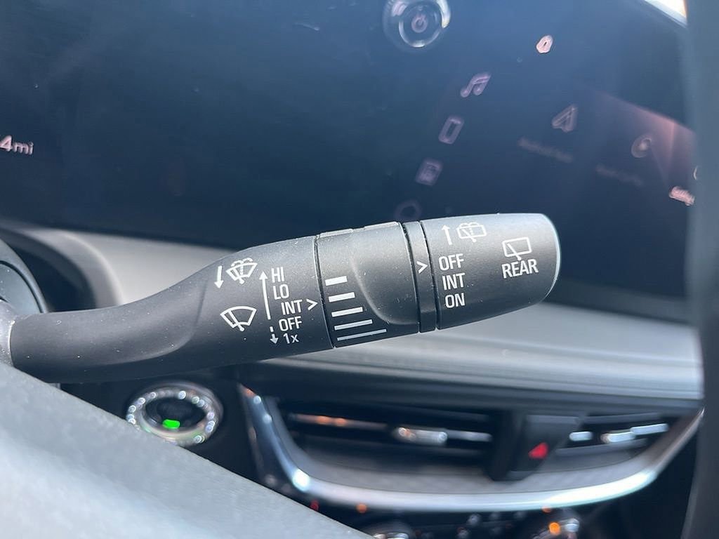 Used 2024 Buick Encore GX Sport Touring FWD image 33