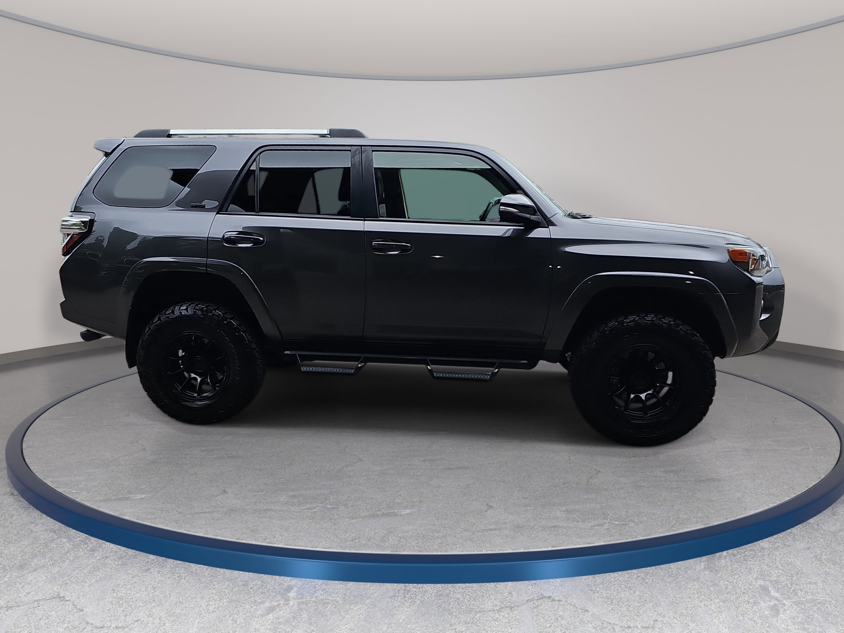 Used 2022 Toyota 4Runner SR5 Premium w/ Moonroof Package AWD/4WD image 4