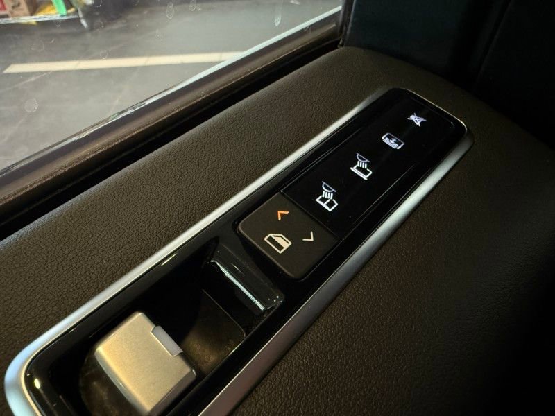 Used 2020 Land Rover Range Rover HSE image 37