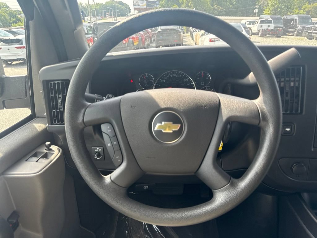 Used 2025 Chevrolet Express 3500 LS RWD image 8