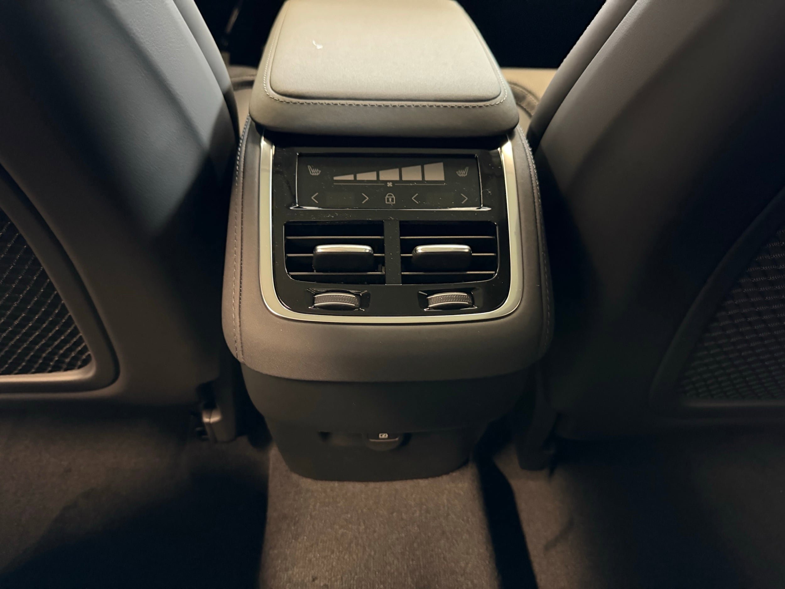 New 2026 Volvo XC90 B6 Ultra w/ Protection Package Premier AWD/4WD image 31