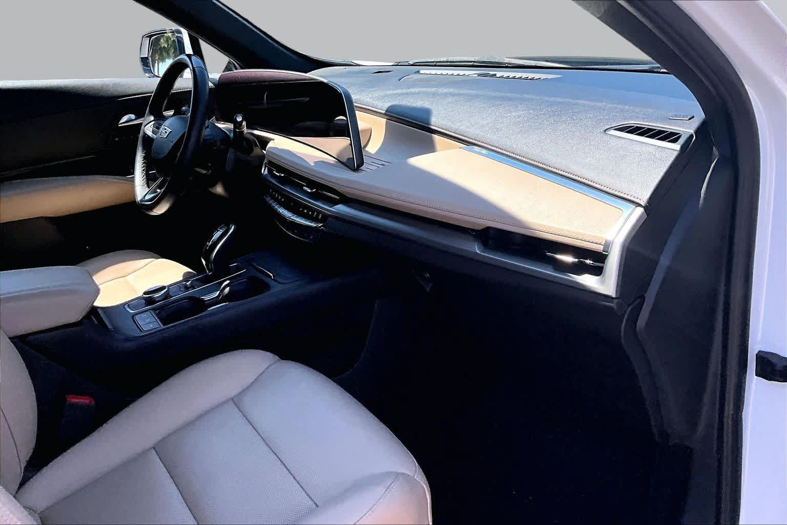 Used 2024 Cadillac XT4 Premium Luxury FWD image 19